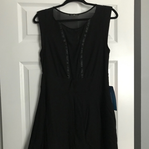 Dresses & Skirts - Little black dress